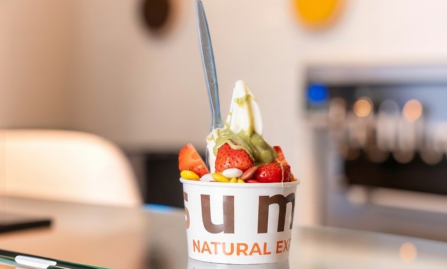 Image 1: Yogur natural helado, tortitas o crepes y café o frapé  