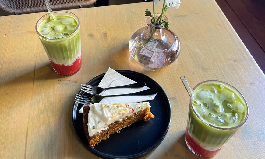 Image 3: Matcha & Kuchen: 2-4 Matcha oder Heißgetränke + 1-2 Kuchen zum Teilen