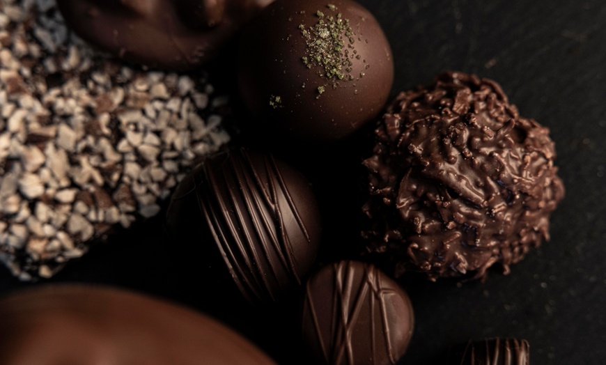 Image 9: Gourmet Caramel Apples, Fudge, Dipped Bananas & Yogurt Treats