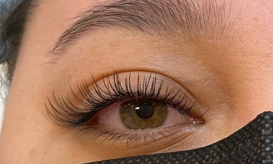 Image 6: Enhance Your Look with Classic Eyelash Extensions For a Stunning Eyes