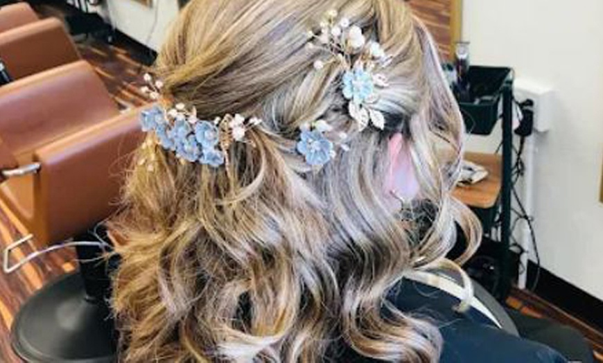 Image 2: Haircut + Condition & Blowdry, Single Process, Half Or Full Highlights