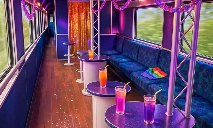 Image 1: Voyage festif en train jusqu'à la Pride Amsterdam | 02 août 2025 (jusqu'à 43% de remise)