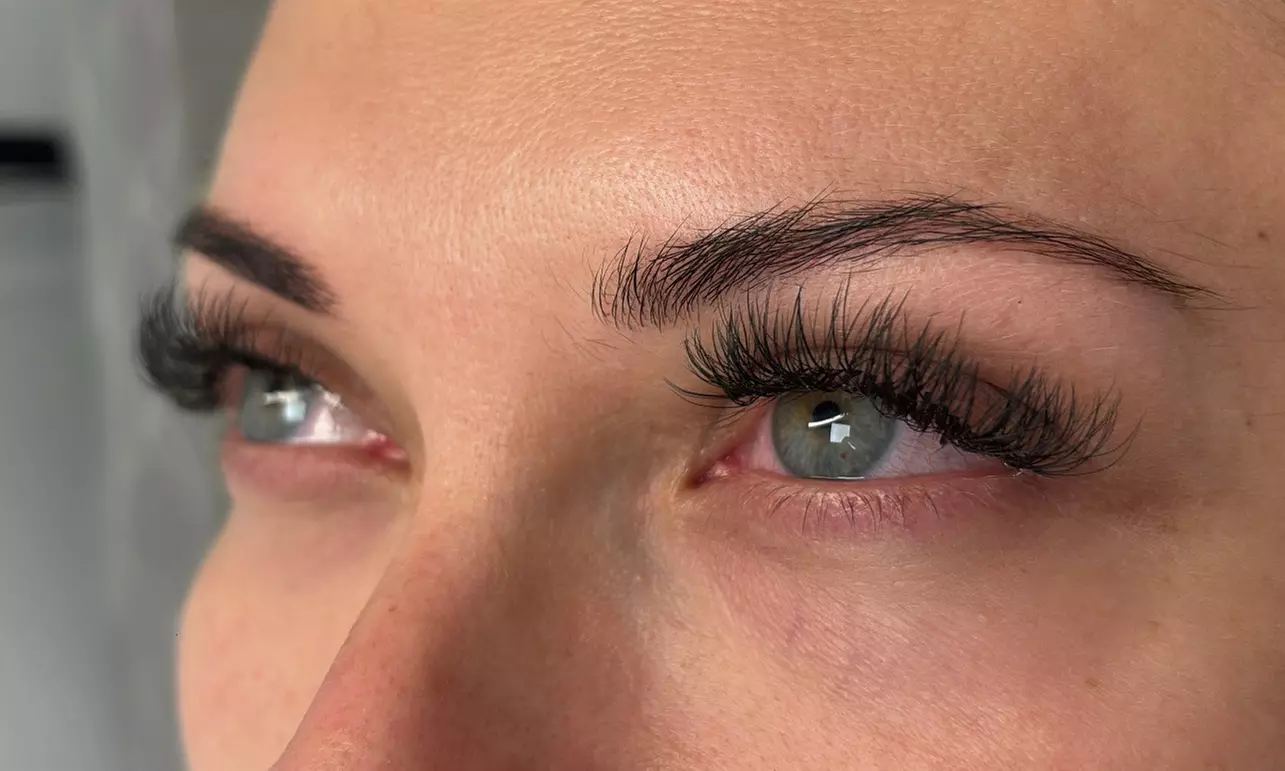 Get a Classic Hybrid or Russian Full Set + Free Eyebrow Threading at Lash on Heights (Up to 50% Off) - Primary Image