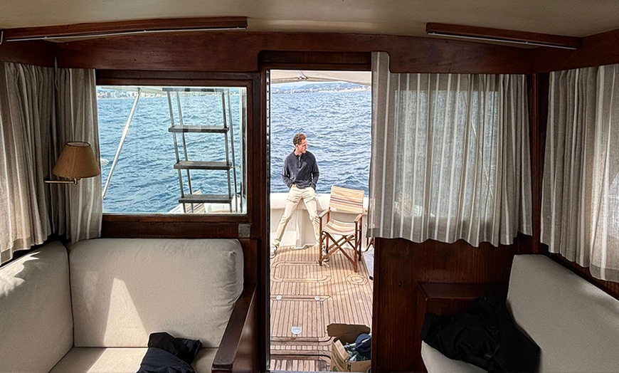 Image 5: Paseo de 2 horas en barco con picoteo y bebida para 1, 2 o 4 personas