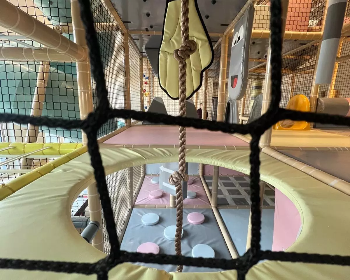 Godzinne bilety wstępu dla 1 lub 2 dzieci do sali zabaw