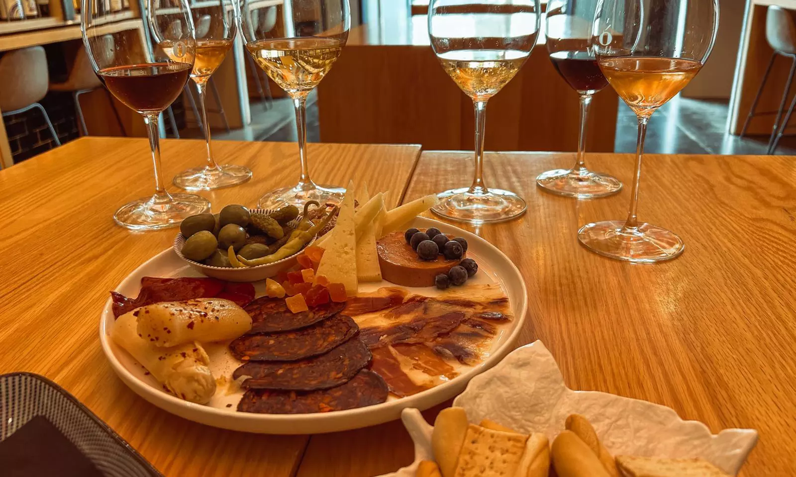 Degustación de 3 vinos con tabla de embutidos para 1 o 2 personas