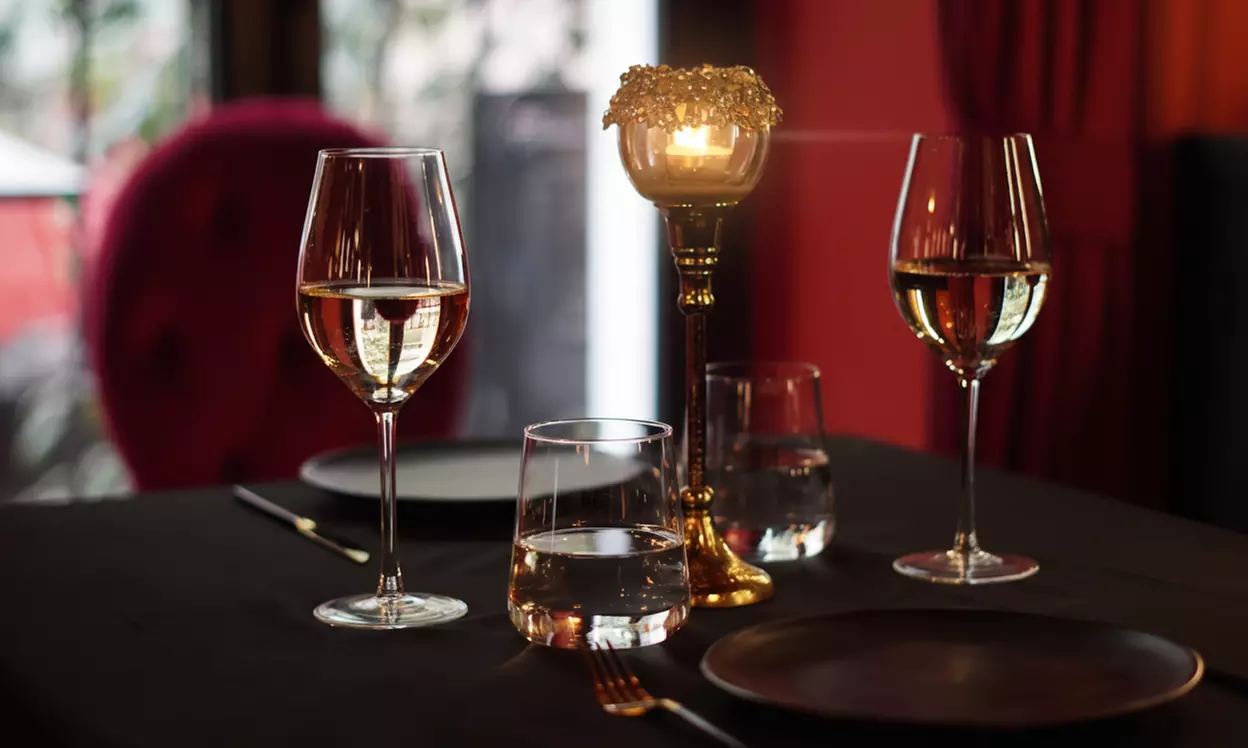 Menú para dos o cuatro personas en Artemisa Moulin Lounge