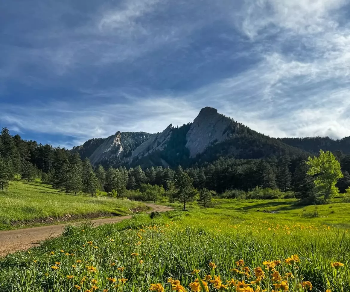 ✈ Colorado Springs Road Trip: 5 Days with Air, Car & Stay from Worldee