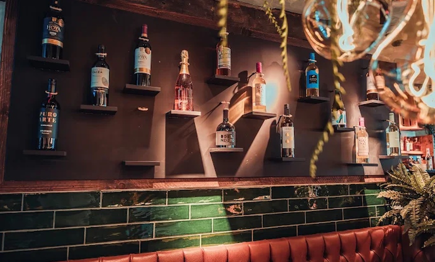 Image 8: Ervaar authentieke smaken in een sfeervolle Spaanse tapasbar