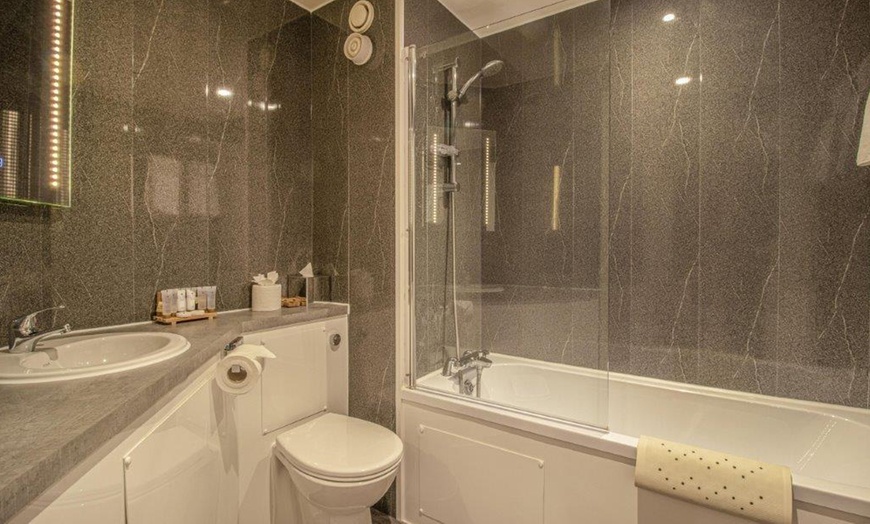 Image 19: West Yorkshire: 4* Standard Double or Twin Room with Breakfast & Wi-Fi