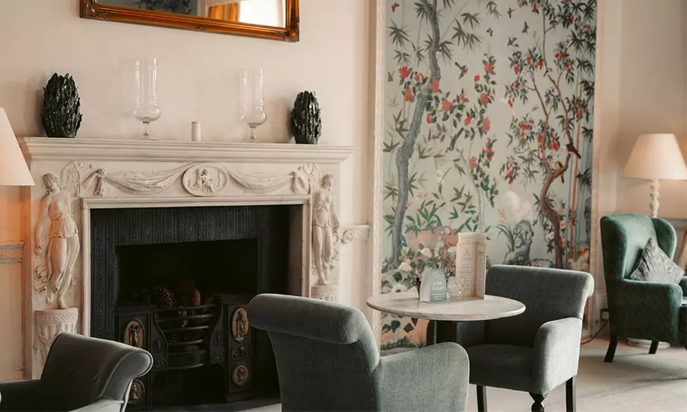 Afternoon Tea w/ Prosecco & Beautiful Ground Visit in Hungerford