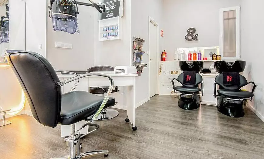 Image 3: Sesión de peluquería completa con corte y opción a tinte o mechas 