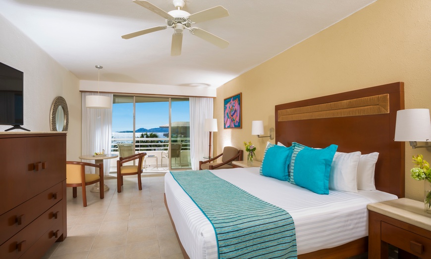 Image 4: 4-Star Beachfront Resort With Pools, Dining & Ocean Views
