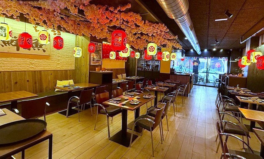 Image 6: Menú japonés para 2 o 4 personas con opciones clásicas o gourmet