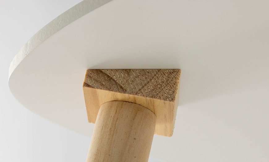 Image 3: Juego de 2 mesas auxiliares de estilo nórdico en color blanco y madera