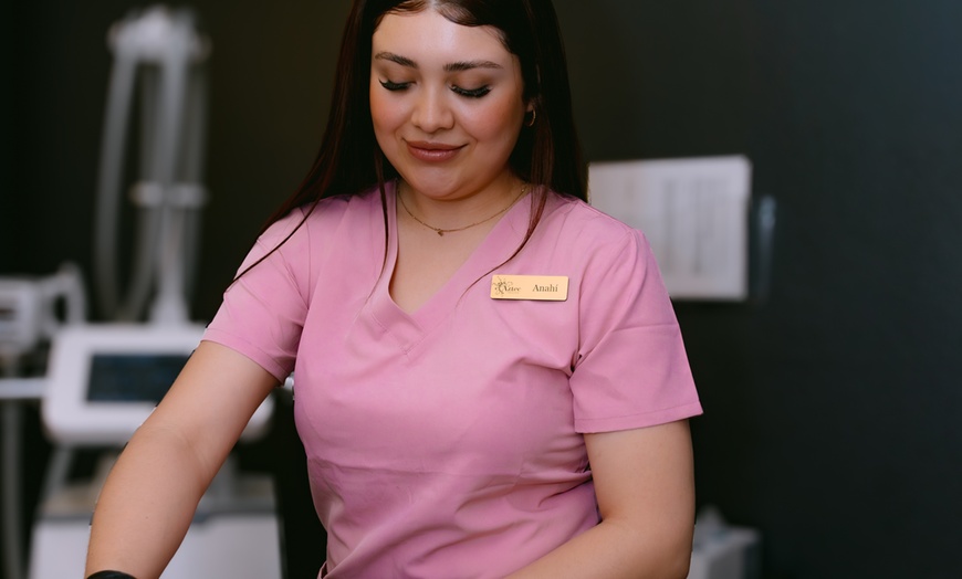 Image 2: Transform Your Look with Double Chin and Cavitation Treatments!