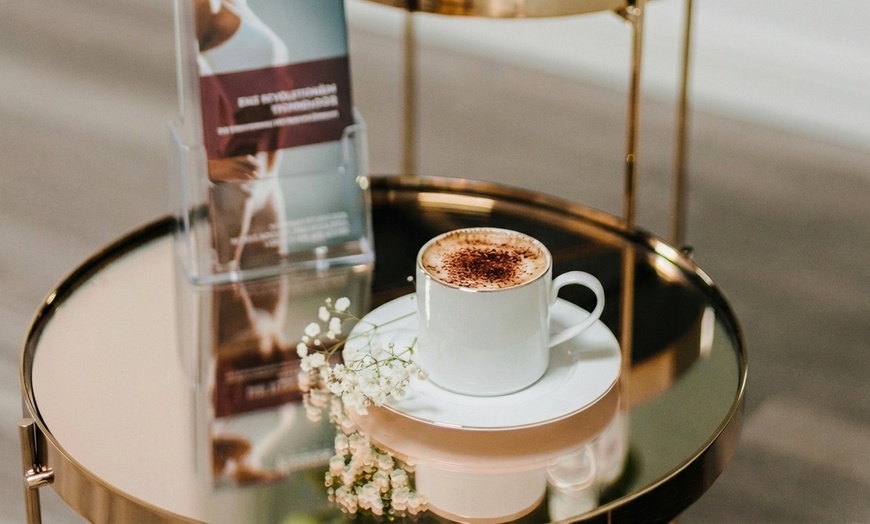 Image 10: 1-3x klassische Gesichtsbehandlung oder Microneedling für 1 Person