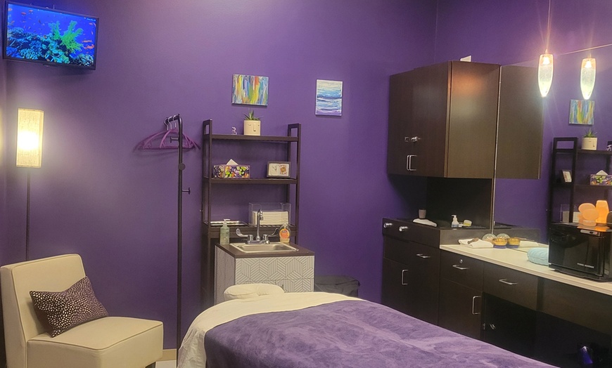Image 4: One 30, 60 Min Massage or Three 30 Min Massage w/ Hot Stones and More