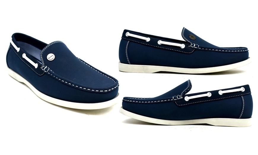 Image 9: Men's Slip-On Boat Shoes