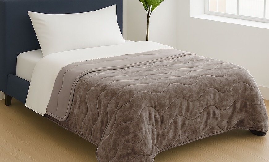 Image 13: Couette "Irina" en microfibre velouté 