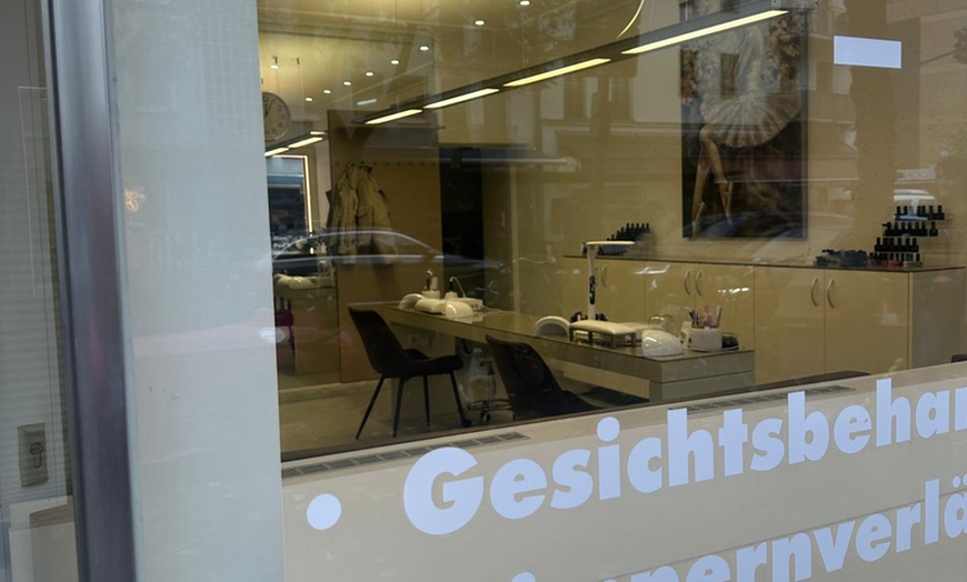 Image 2: Klassische Gesichtsreinigung, Aqua-Facial oder Microneedling für 1 P.