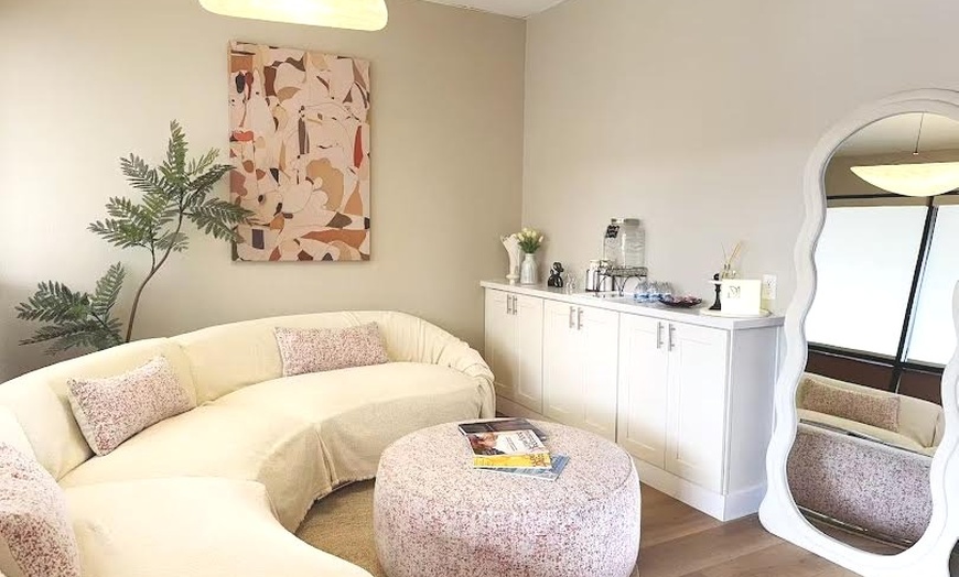 Image 2: Luxury Massages for 1 or 2 with Aromatherapy, Hot Towels + 3 Add-On's 