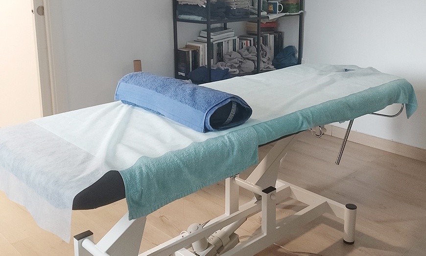 Image 2: 1, 2 o 3 masajes de 45 minutos para una persona de tipo a elegir