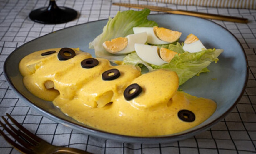 Image 6: Pollo a la brasa peruano con entrante, postre y bebida para 2 o 4