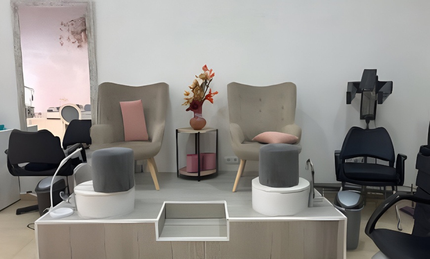 Image 8: Sesión de peluquería con lavado, corte y secado, tinte o mechas