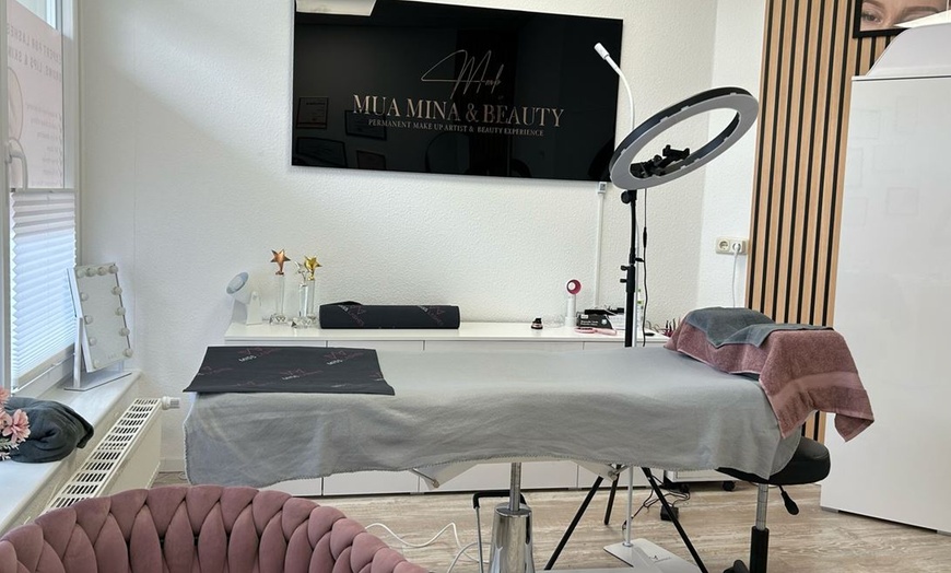 Image 3: Wimpernverlängerung mit 1:1-, Volumen- oder Mega-Volumen-Technik 