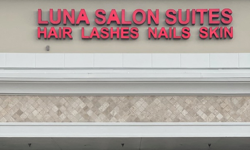 Image 4: Glow w/ One, Two or Four ThermaLift Skin-Tightening Facelift - 1 Hour