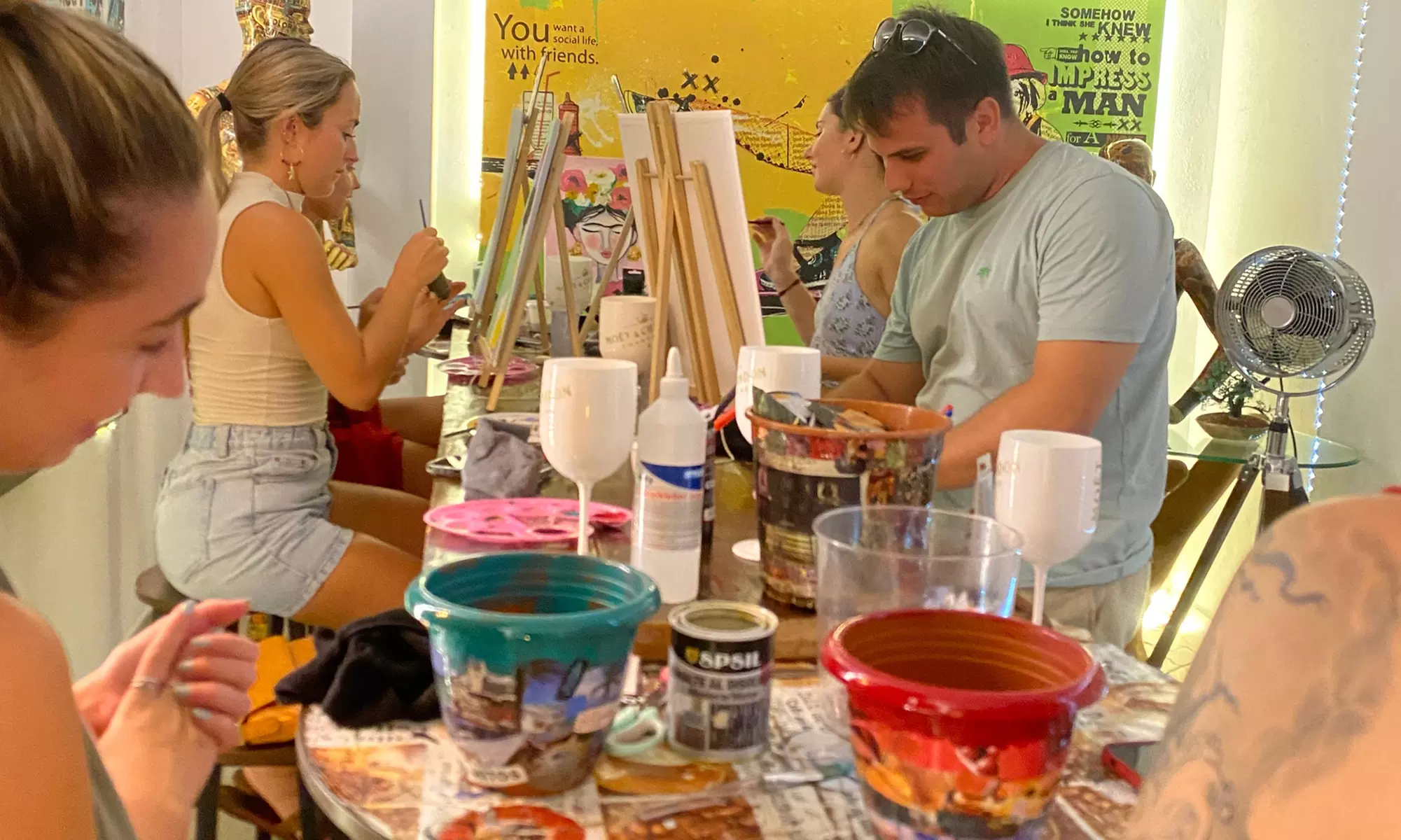Taller de pintura con copa de vino o refresco para 1 a 6 personas