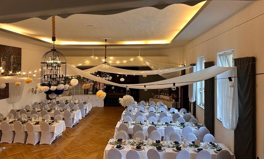 Image 5: Ticket: Faszinierendes Show Dinner inkl. 3-Gänge-Menü, Show & Getränk