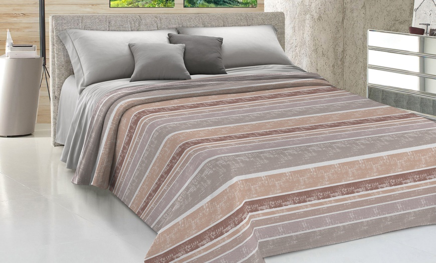 Image 2: Gestreifte Tagesdecke für Frühling und Sommer