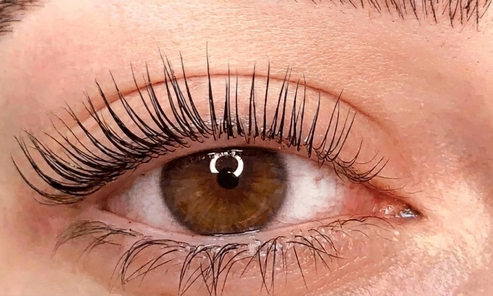 Lifting y tinte de pestañas con opción a cuidados para cejas