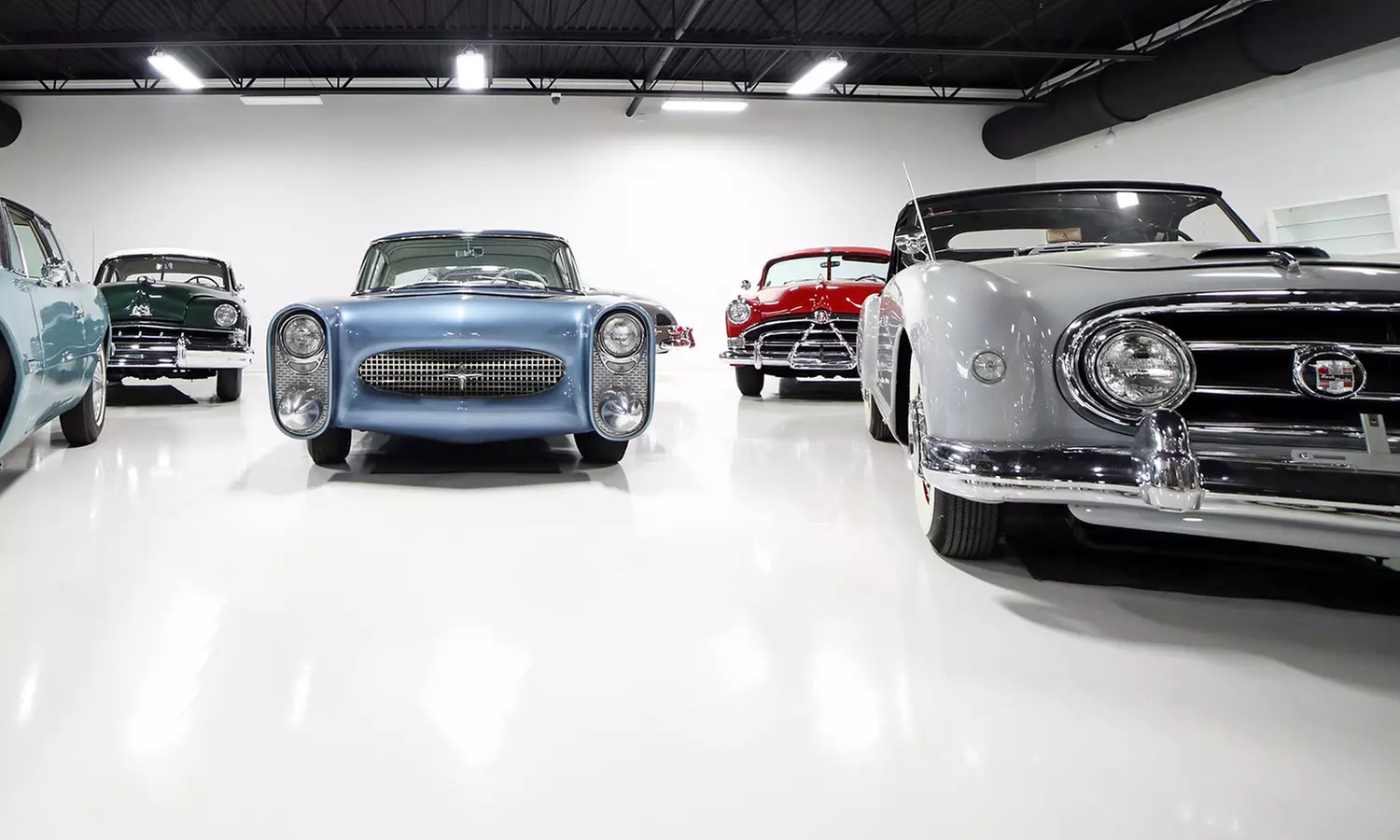 Explore 50 Classic Cars – Admission for Up to Four People