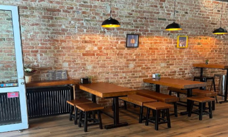 Image 4: Burger und Beilage nach Wahl, optional vegan oder vegetarisch