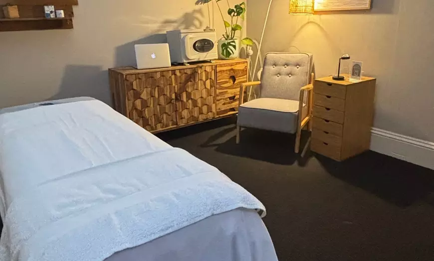 Image 3: Relax w/ 60 or 90 Min Facial Treatment w/ Gua Sha or Extended Gua Sha 