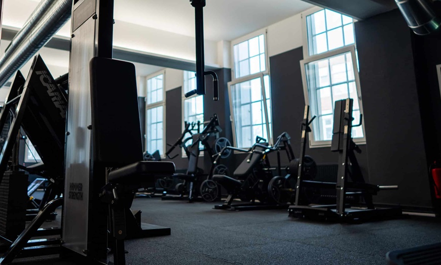 Image 5: Premium-Fitness im Invictus Gym inkl. Solarium & Getränke-Flatrate