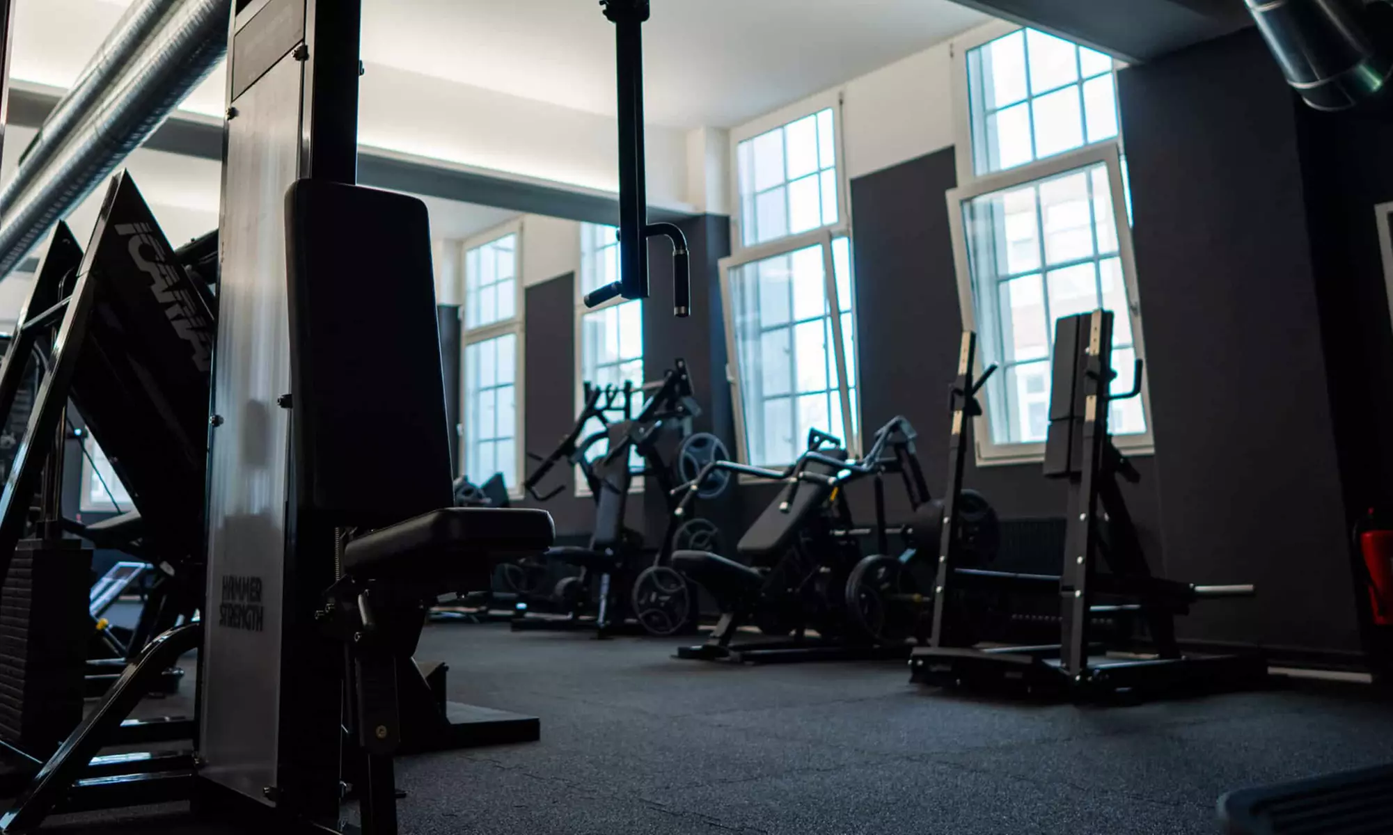 Premium-Fitness im Invictus Gym inkl. Solarium & Getränke-Flatrate