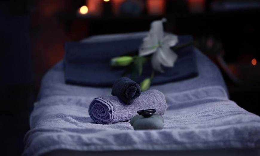 Image 6: 1 o 2 sesiones de masaje relajante de 45 o 60 minutos para 1 persona