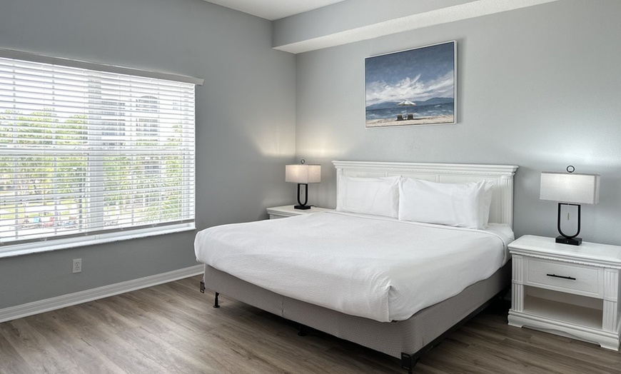 Image 21: Family Suites Hotel in Orlando near Theme Parks with Shuttle & Pool