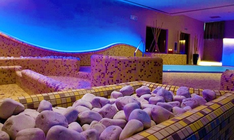 Vibo Valentia: 1 o 2 notti con colazione o mezza pensione e ingresso Spa per 2 al Popilia Country Resort 4*