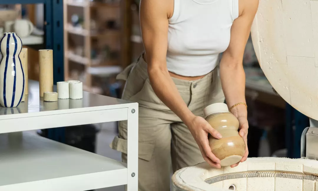 Taller de cerámica con desayuno o aperitivo a elegir para 1 o 2 personas