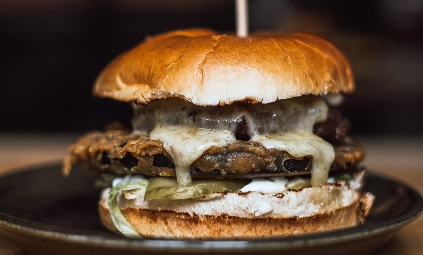 Image 7: Award-winning beers & irresistible burgers at this exclusive taproom!