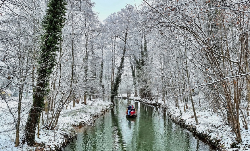 Image 3: 1 Std. Glühwein-Kahnfahrt inkl. Glühwein oder Tee für 2 od. 4 Personen