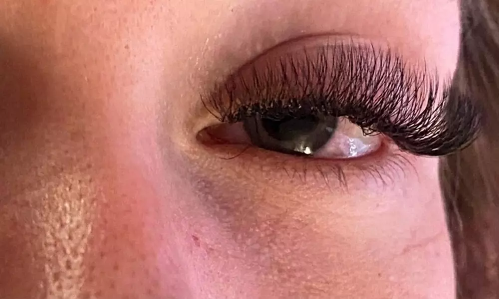 Classic Extensions or 3D or 6D Lash Extensions w/ Optional 2 Week Fill