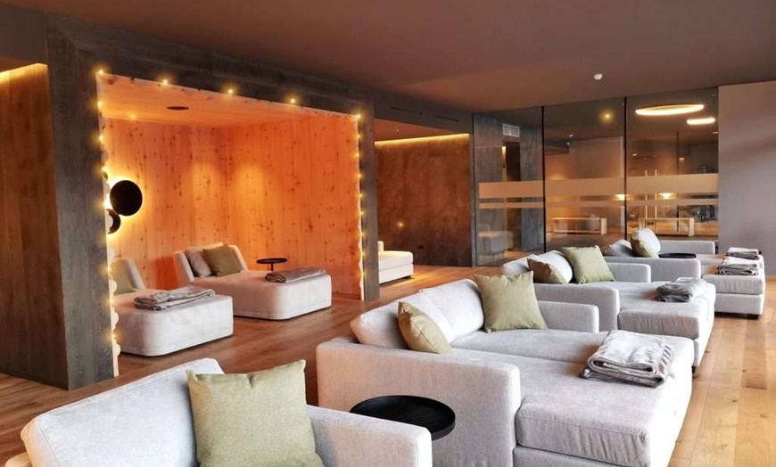 Image 25: Dolomiti 4*: camera doppia con mezza pensione, snack e Spa