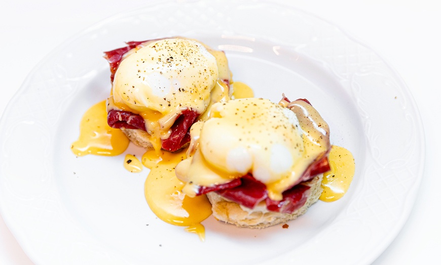 Image 4: Brunch para 2 o 4 con dulces, salados, bebidas y premium con cócteles
