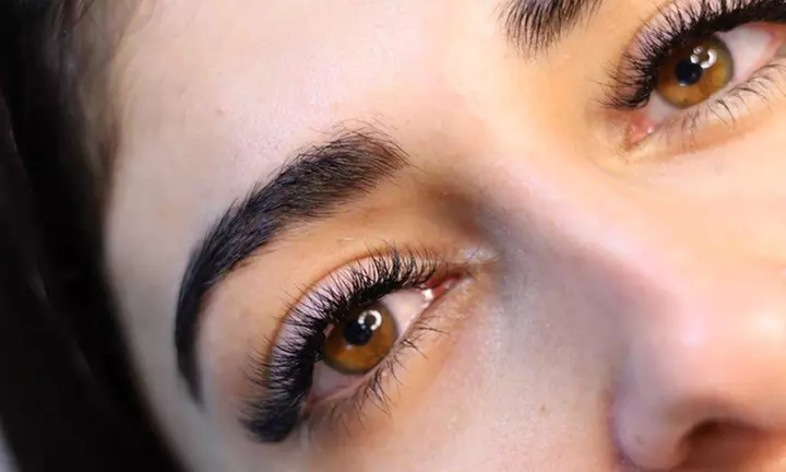 Extensiones de pestañas pelo a pelo con volumen a elegir entre natural, 2D o 3D para 1 persona; ahorra hasta 62% - Primary Image